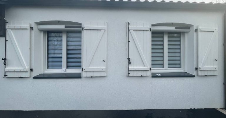 Fourniture et pose de 5 volets roulants solaires en aluminium