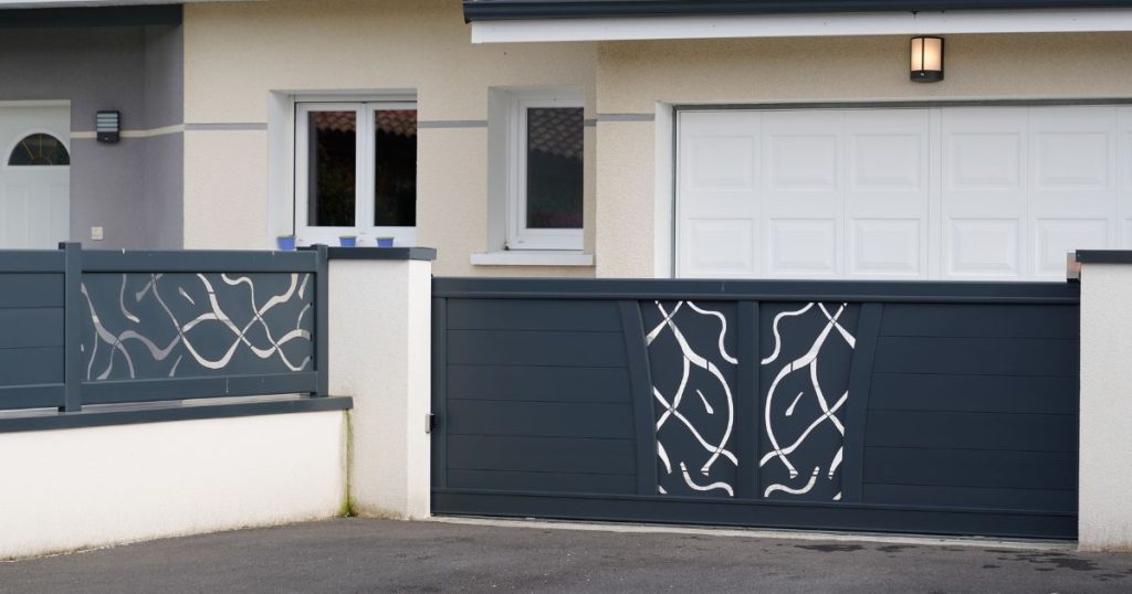 Portail coulissant aluminium texture