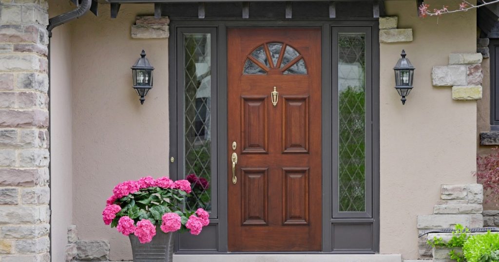 Porte d'entrée en bois