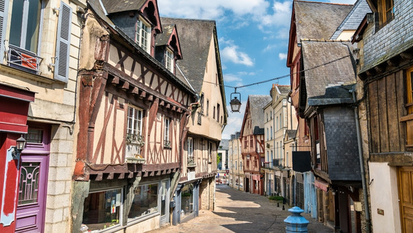 Architecture locale et autour de Laval