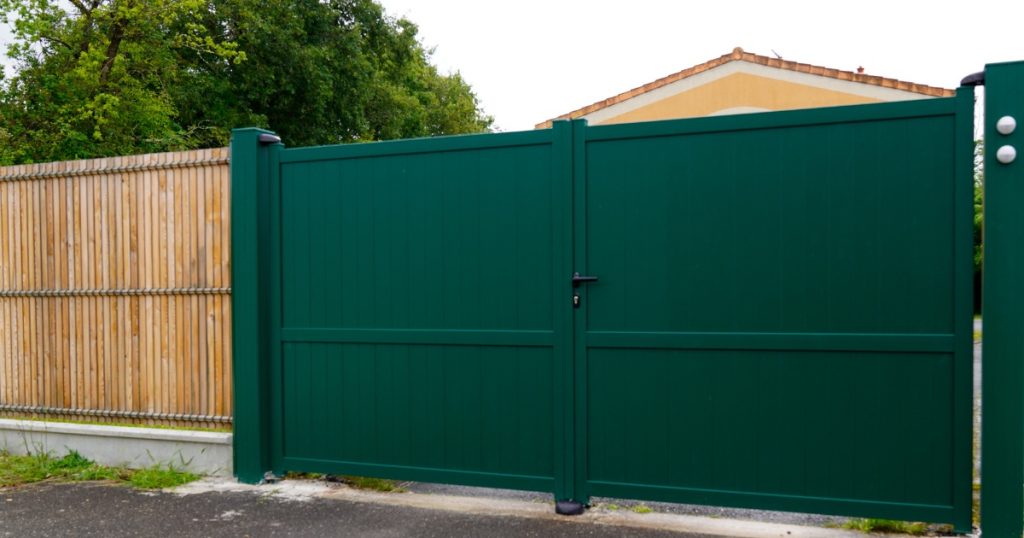 portail battant plein vert
