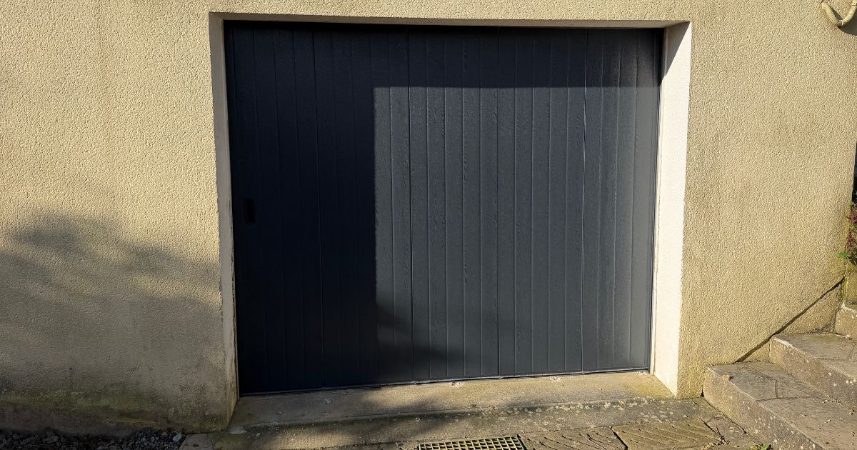 Fourniture et pose d'une porte de garage coulissante