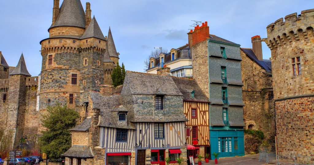 Artisan fenêtre bois pour maison à Vitré bien choisir