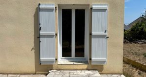 Fourniture et pose de 2 portes-fenêtres PVC blanc