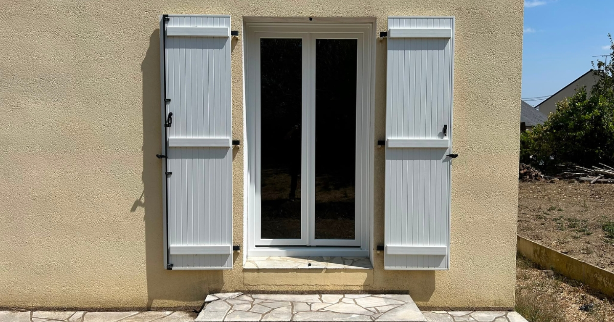 Fourniture et pose de 2 portes-fenêtres PVC blanc