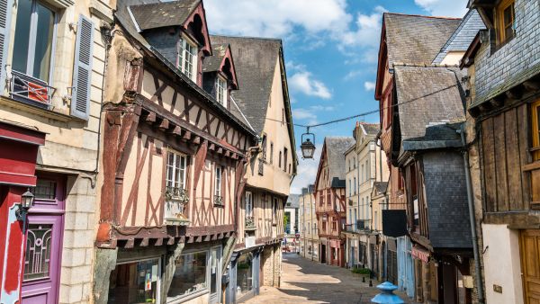Architecture locale et autour de la Mayenne 53