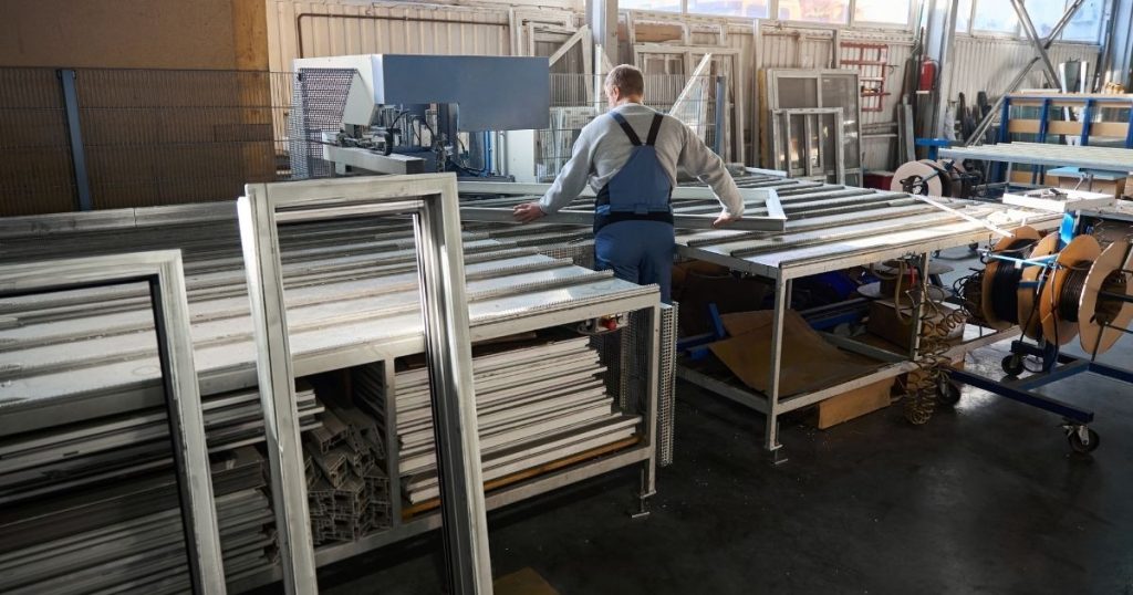 Menuiseries livrées directement par le fabricant à l’atelier Kalio Menuiserie