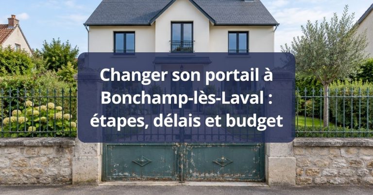 Ancien portail au laquage écaillé et au vantail affaissé, avant remplacement, à Bonchamp-lès-Laval