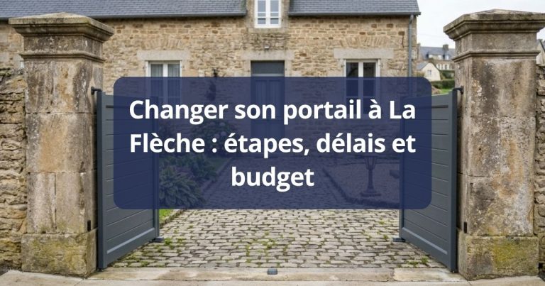 Ancien portail au laquage écaillé et au vantail affaissé, avant remplacement, à La Flèche