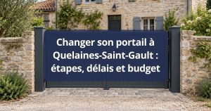 Ancien portail au laquage écaillé et au vantail affaissé, avant remplacement, à Quelaines-Saint-Gault