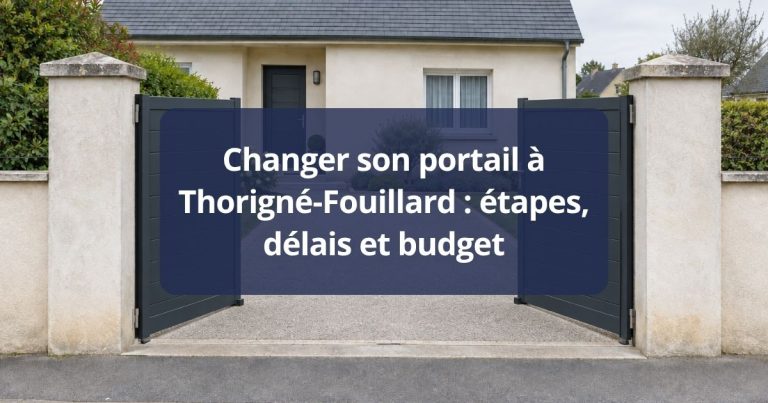 Ancien portail au laquage écaillé et au vantail affaissé, avant remplacement, à Thorigné-Fouillard