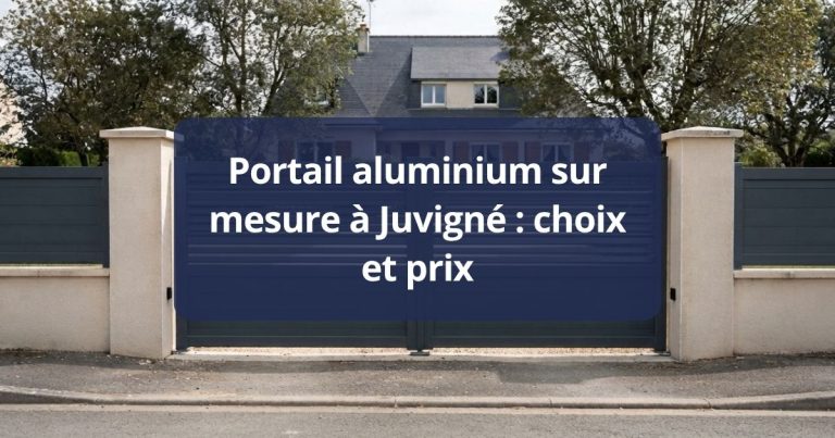 Portail aluminium semi-ajouré gris anthracite fermé, vue de face depuis la rue, à Juvigné