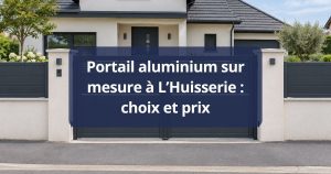 Portail aluminium semi-ajouré gris anthracite fermé, vue de face depuis la rue, à L’Huisserie