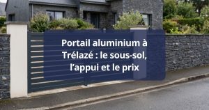 Portail aluminium anthracite fermé devant un mur de schiste ardoisier, à Trélazé