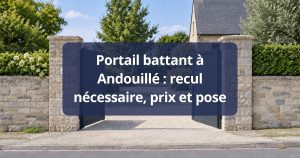 Portail battant aluminium à deux vantaux fermé, poignée centrale et butée au sol, à Andouillé