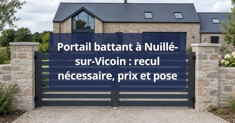Portail battant aluminium à deux vantaux fermé, poignée centrale et butée au sol, à Nuillé-sur-Vicoin