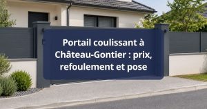 Rail au sol et galet d’un portail coulissant aluminium scellés dans leur longrine, à Château-Gontier
