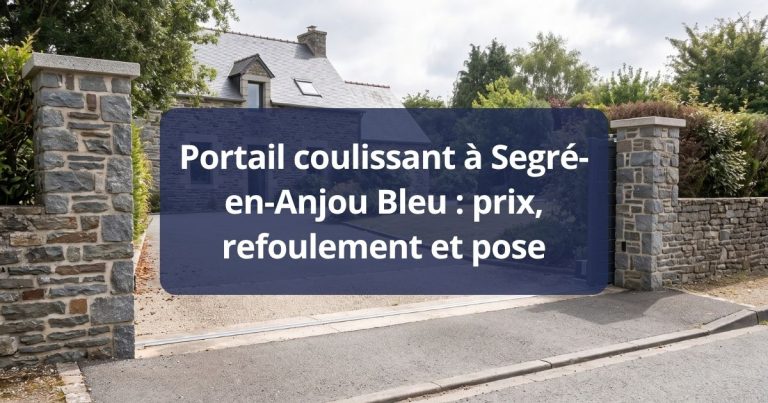 Portail coulissant aluminium arrêté en fin de course contre sa butée, à Segré-en-Anjou Bleu