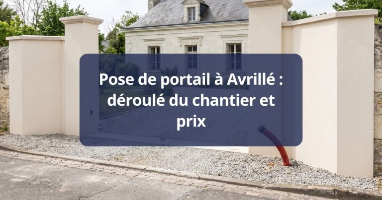 Entrée aux piliers finis et gaine électrique en attente, avant la pose du portail, à Avrillé