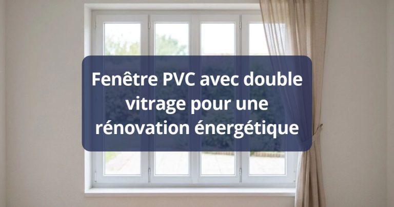 Fenêtre PVC à double vitrage vue depuis une chambre claire, rideau écarté sur le côté
